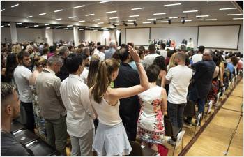 Naturaliser les personnes privées de cérémonie par la pandémie